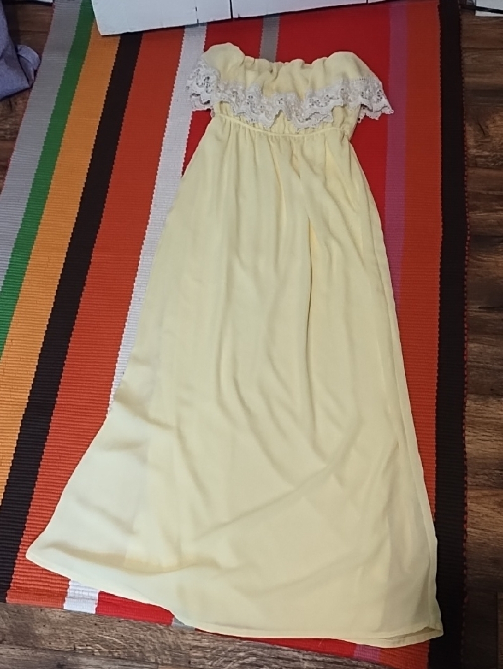 Peach Love California Cream And Yellow Off-Shoulder Ruffled Maxi EUC. Small.